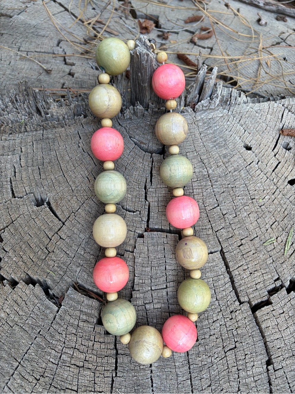 Wooden Bead Necklace in Green and Coral - Women Jewelry Vintage